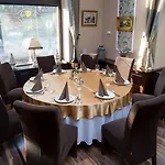 Erzsebet Kiralyne Szalloda ホテル 3*
