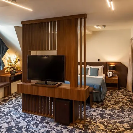 Erzsebet Kiralyne Szalloda 3*