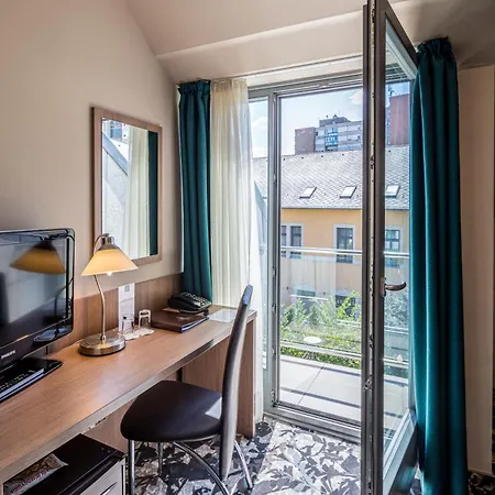 Erzsebet Kiralyne Szalloda Hotel