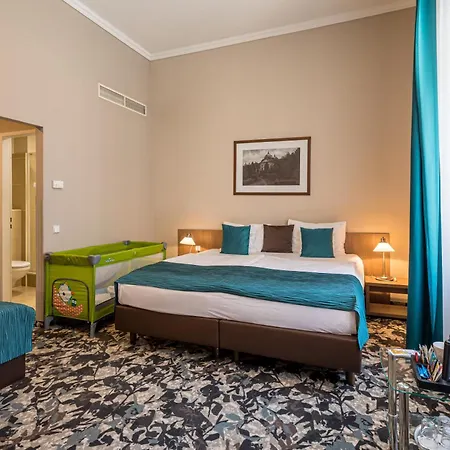 Erzsebet Kiralyne Szalloda 3* Godollo