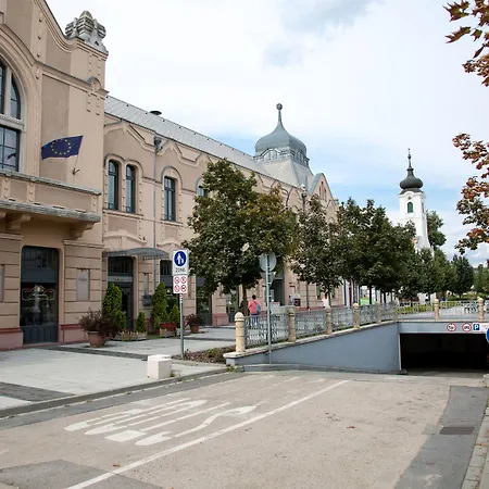 Erzsebet Kiralyne Szalloda Hotel