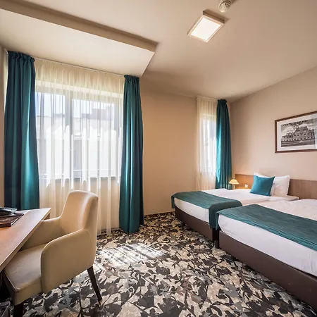 Erzsebet Kiralyne Szalloda 3*