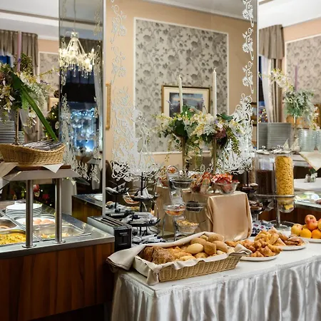 Hotell Erzsebet Kiralyne Szalloda Gödöllő