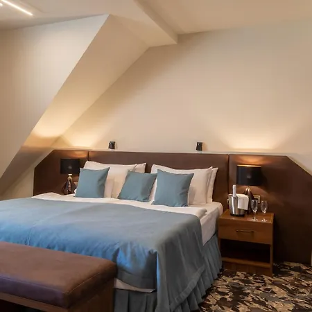 Erzsebet Kiralyne Szalloda 3*