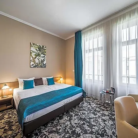 Erzsebet Kiralyne Szalloda 3* Gödöllő