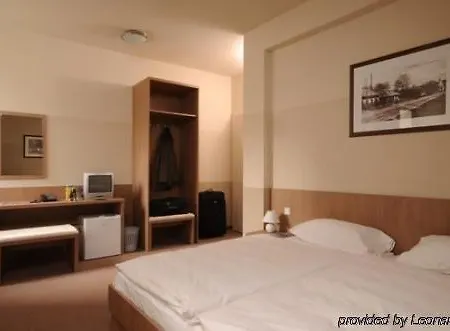 Erzsebet Kiralyne Szalloda Hotel