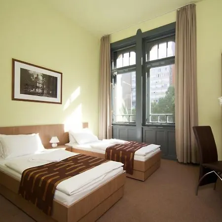 Erzsebet Kiralyne Szalloda 3* Godollo