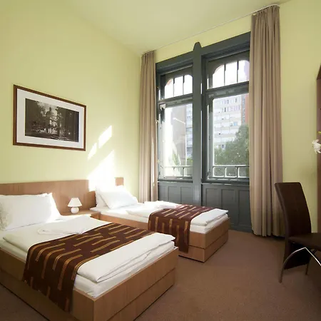Erzsebet Kiralyne Szalloda 3* Godollo