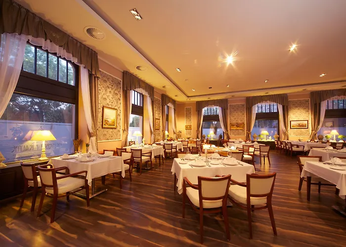 Erzsebet Kiralyne Szalloda Hotell Gödöllő