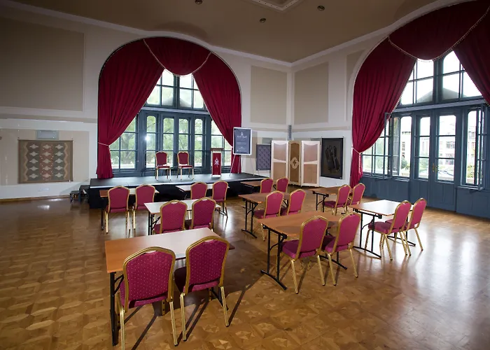 Erzsebet Kiralyne Szalloda 3* Gödöllő
